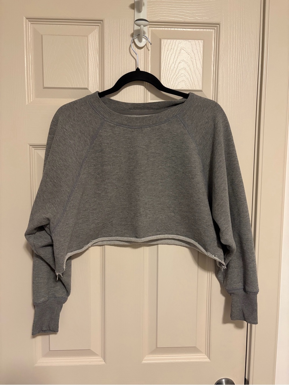 🍁 AERIE - XS Grey Cropped Crewneck